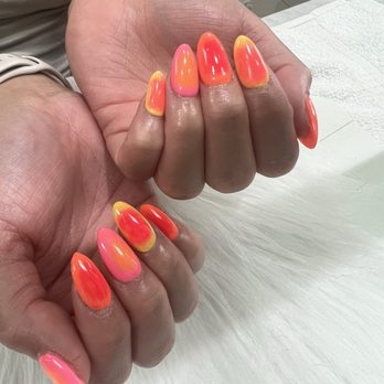 Luxe Nails & Spa - Aura nails by Angela and Holly - Nail Salons Near Me - Des Plaines, Illinois