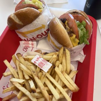 In-N-Out Burger - Cheese Burgers and Fries - Burgers Near Me - Lebec, California