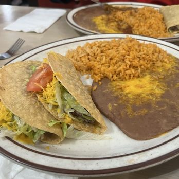 La Tapatia - Crunchy tacos - Mexican Near Me - Bakersfield, California