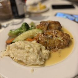 Mezzanotte - Filet of sole in a lemon butter sauce.  Also very good.
