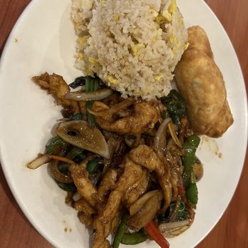 Wang's Chinese Restaurant - Basil Chicken with fried rice and egg roll - Chinese Near Me - Oakwood, Georgia Wang's Chinese Restaurant - Basil Chicken with fried rice and egg roll - Chinese Near Me - Oakwood, Georgia