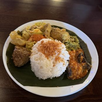 Unique Cafe - Beef rendang combo plate (+thai tea) - Japanese Near Me - Ontario, California