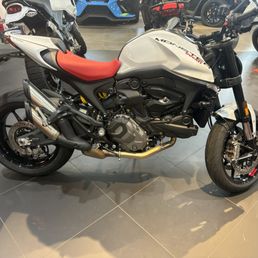 Ducati 937+ Ducati 937+