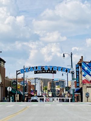 Beale Street Entertainment District by null