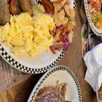 Black Bear Diner - Madera - Burnt French toast cinnamon rolls - American Near Me - Madera, California