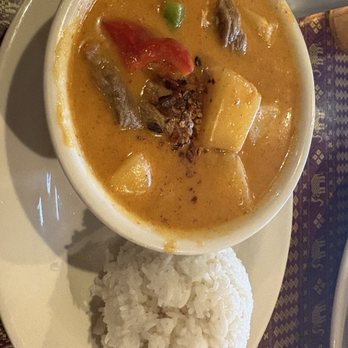 Sweet Basil Thai Cuisine - Pineapple Curry with beef - Thai Near Me - Hurst, Texas Sweet Basil Thai Cuisine - Pineapple Curry with beef - Thai Near Me - Hurst, Texas