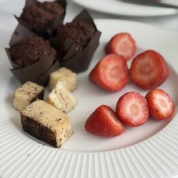 Gluten free muffins!!! And delicious cheese! And fresh strawberries! Mmmmmmm Gluten free muffins!!! And delicious cheese! And fresh strawberries! Mmmmmmm