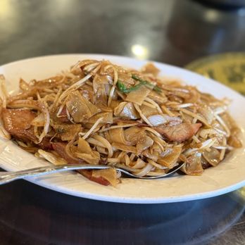 Lucky City - Roast Pork with chow fun noodles - Chinese Near Me - Plano, Texas
