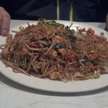 Mandarin Kitchen - Chicken Chow Mein lunch combo sans fried won ton (eaten) - Cantonese Near Me - Des Moines, Washington