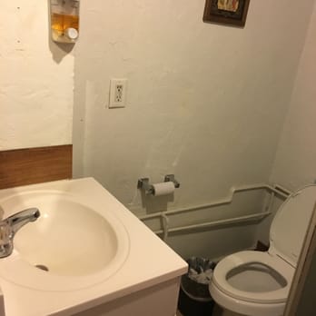 Cabins4less - Sink and toilet - Rafting/Kayaking Near Me - Big Bear Lake, California