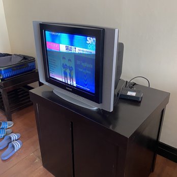 Crown Regency Hotel And Resorts - Old ass tube TV?! Who still has one?! Hahaha - Hotels Near Me - Cebu City, CEB