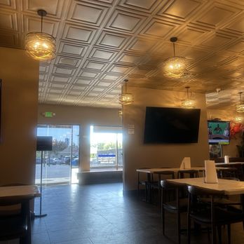 L.A. Crazy Crab - Inside - Seafood Near Me - Los Angeles, California