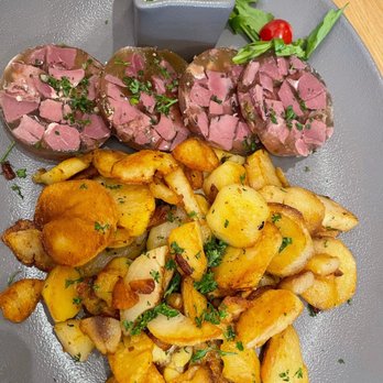 Weingut Keßler - Hausmacher Wildsülze mit grüner Soße und Bratkartoffeln/Homemade wild jelly with green sauce and fried potatoes - Wineries Near Me - Eltville, HE Weingut Keßler - Hausmacher Wildsülze mit grüner Soße und Bratkartoffeln/Homemade wild jelly with green sauce and fried potatoes - Wineries Near Me - Eltville, HE