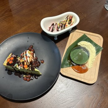 Oodle Ramen - Green tea cheesecake, strawberry and vanilla mochi ice cream, and the last dessert I can not remember. - Ramen Near Me - Orlando, Florida