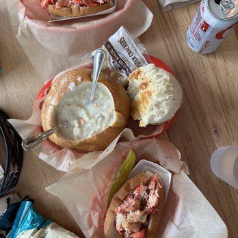 Luke's Lobster  - lobster rolls and chowder with a bread bowl - Seafood Near Me - Seattle, Washington