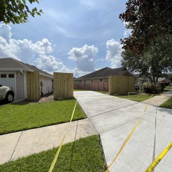 Chad’s Fencing - Custom 8ft tall board on board wooden privacy fence. - Fences & Gates Near Me Chad’s Fencing - Custom 8ft tall board on board wooden privacy fence. - Fences & Gates Near Me
