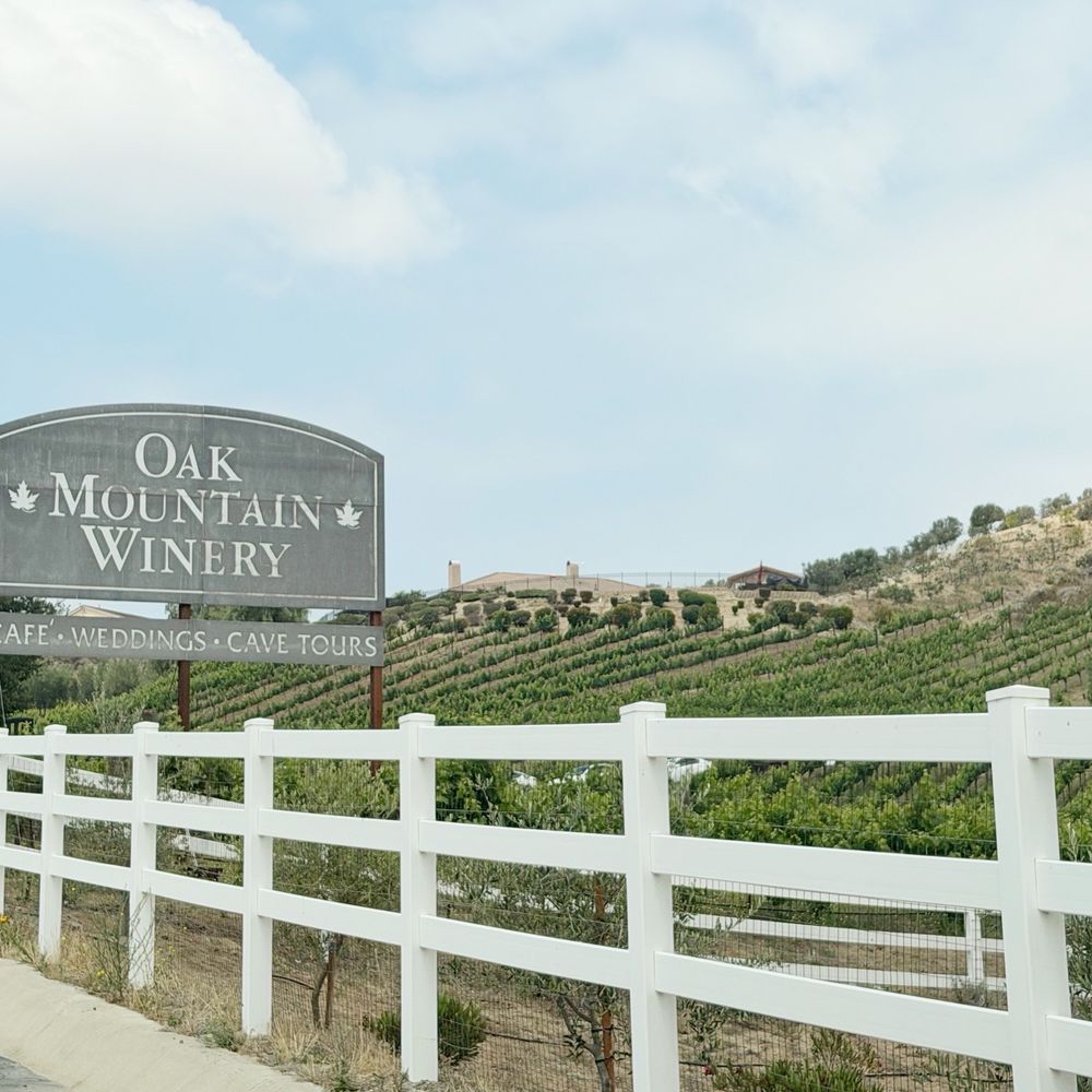 Oak Mountain Winery - Sign at entrance - Wineries Near Me - Temecula, California