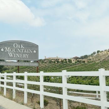 Oak Mountain Winery - Sign at entrance - Wineries Near Me - Temecula, California Oak Mountain Winery - Sign at entrance - Wineries Near Me - Temecula, California