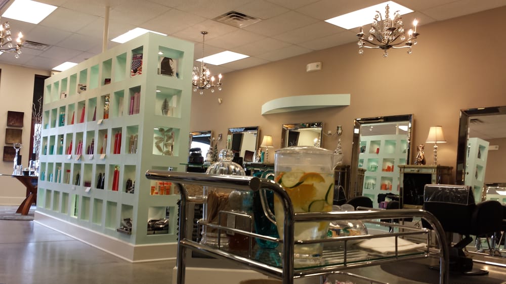 THE COLOR BAR CLOSED 1869 Plaudit Pl, Lexington, Kentucky Waxing