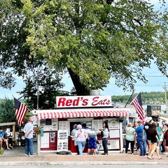 Red's Eats - You can't really tell from this angle but the line is ridiculously long - Seafood Near Me - Wiscasset, Maine Red's Eats - You can't really tell from this angle but the line is ridiculously long - Seafood Near Me - Wiscasset, Maine