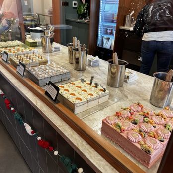 Paper Cake Shop - Cake case - Patisserie/Cake Shop Near Me - Seattle, Washington