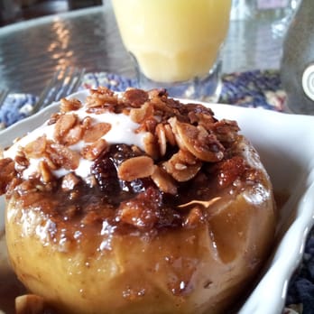 Country Willows Inn - Baked apple w/ granola in a caramel sauce - Bed & Breakfast Near Me - Ashland, Oregon Country Willows Inn - Baked apple w/ granola in a caramel sauce - Bed & Breakfast Near Me - Ashland, Oregon