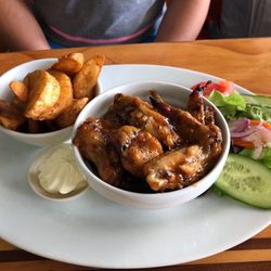 Breakers Cafe & Bar - Sticky wings