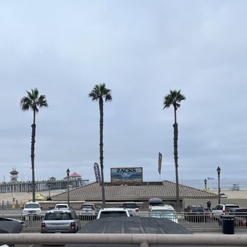 Zack's - a parking lot with palm trees - Bike Rentals Near Me - Huntington Beach, California Zack's - a parking lot with palm trees - Bike Rentals Near Me - Huntington Beach, California