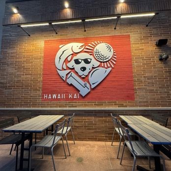 Raising Cane's Chicken Fingers - Some outdoor seating - Fast Food Near Me - Honolulu, Hawaii Raising Cane's Chicken Fingers - Some outdoor seating - Fast Food Near Me - Honolulu, Hawaii
