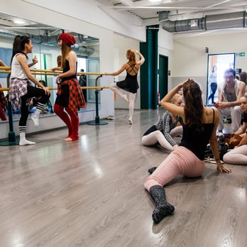 New York City Dance School - Warm-up-area - Dance Schools Near Me - Stuttgart, BW New York City Dance School - Warm-up-area - Dance Schools Near Me - Stuttgart, BW