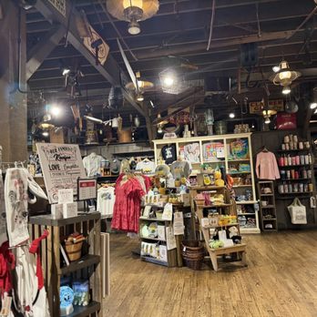 Cracker Barrel Old Country Store - American Near Me - Pigeon Forge, Tennessee