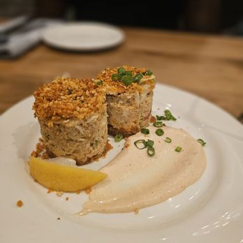 Dorothy's Downtown - Crab cakes - Cocktail Bars Near Me - Jacksonville, Florida
