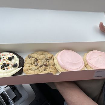 Crumbl - Hilliard - Bakeries Near Me - Columbus, Ohio Crumbl - Hilliard - Bakeries Near Me - Columbus, Ohio