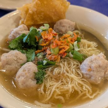 Noodles Party - Bouncy pork with egg noodles - Thai Near Me - Chicago, Illinois