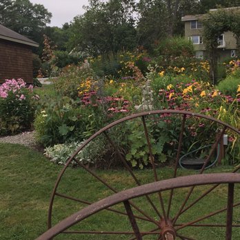 Cedarholm Garden Bay Inn - Another view of gardens - Bed & Breakfast Near Me Cedarholm Garden Bay Inn - Another view of gardens - Bed & Breakfast Near Me