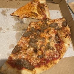 Mama Maria's Pizzeria & Subs - Sausage pizza