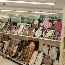 JOANN Fabric and Crafts - Wall decor aisle