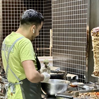 Esra - Freshly prepared falafel per order - Arabic Near Me - Berlin, BE