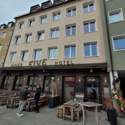 Hotel Five