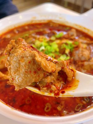 Fish With You ｜Spicy & Sour Fish Soup 鱼你在一起酸菜鱼 by null