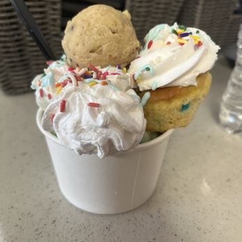 The Crazy Mason Milkshake Bar - Cuppy cake w cookie dough - Ice Cream & Frozen Yogurt Near Me - Gatlinburg, Tennessee The Crazy Mason Milkshake Bar - Cuppy cake w cookie dough - Ice Cream & Frozen Yogurt Near Me - Gatlinburg, Tennessee