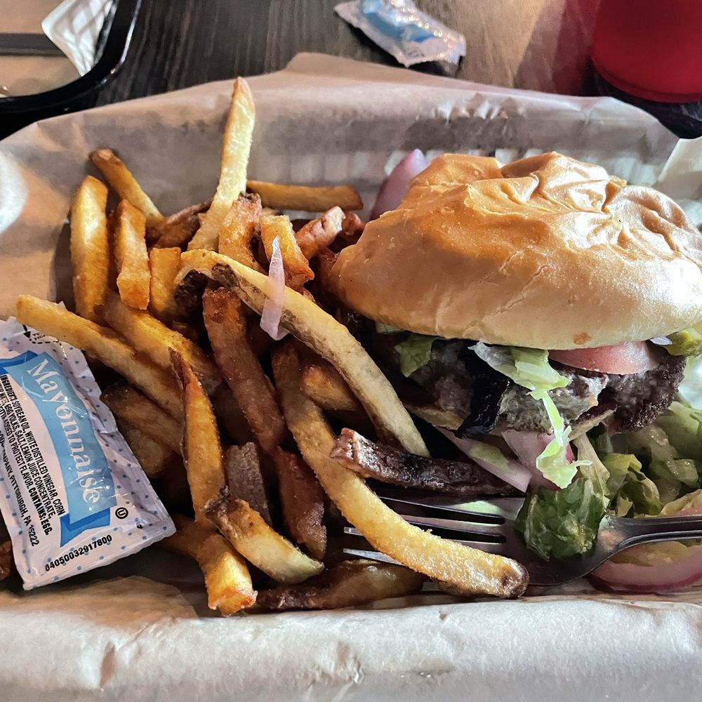 Everett's - Bacon blue burger - American Near Me - Omaha, Nebraska Everett's - Bacon blue burger - American Near Me - Omaha, Nebraska