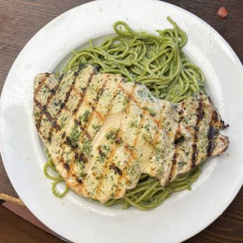 Mr Pollo - Tallarin verde con pechuga de pollo. - Peruvian Near Me - West Covina, California