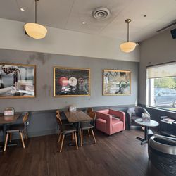 Stan's Donuts & Coffee - Inside lounge area