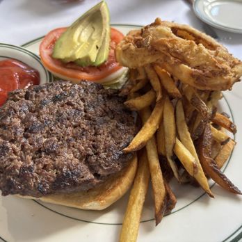 Wolfgang's Steakhouse - Burger with avocado - Steakhouses Near Me - Honolulu, Hawaii