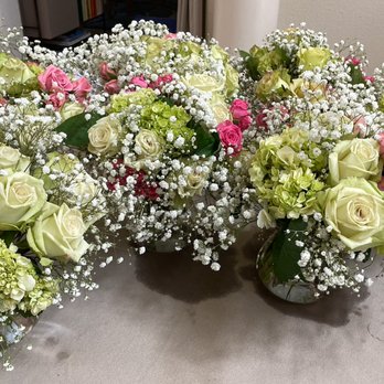 Safeway - These are the flowers as given to me. Mostly greenish tinted flowers when I requested bright spring flowers with pinks throughout. - Grocery Near Me - Newark, California