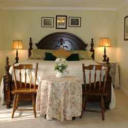 Serenity Hill Bed and Breakfast - The Serenity Suite is downstairs and has a king size bed with private en-suite bath.