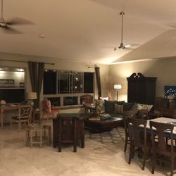 Mahana House Vaction Rentals - Living it up in the spacious common area - all to ourselves