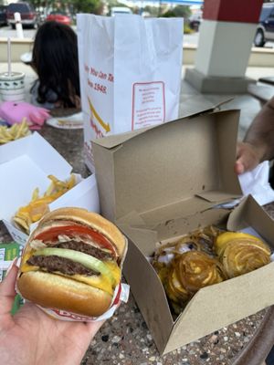 In-N-Out Burger by null