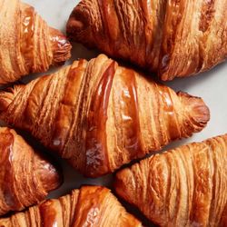 ÔFauria - croissant-croustillant-delicieux-ofauria-laval.